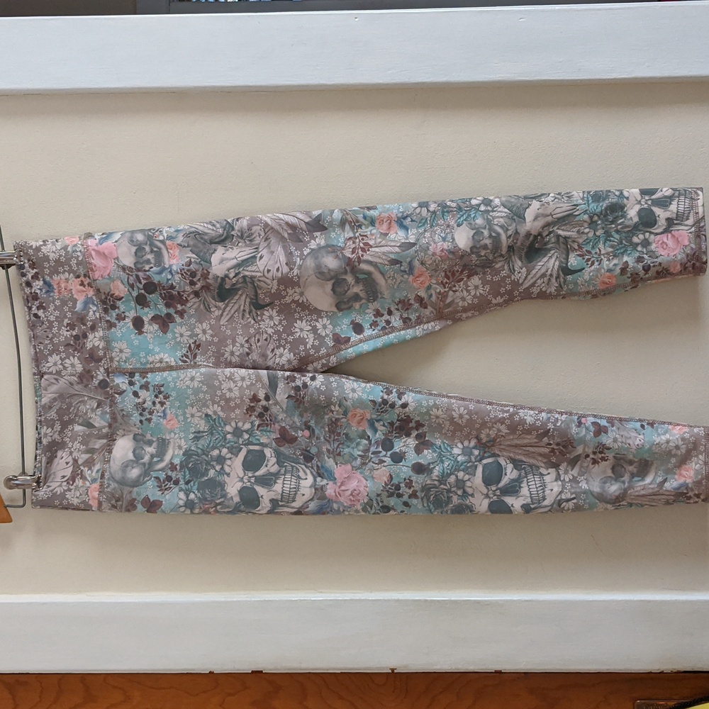 Skulls EVolution & CReation and Floral Print Leggings Medium